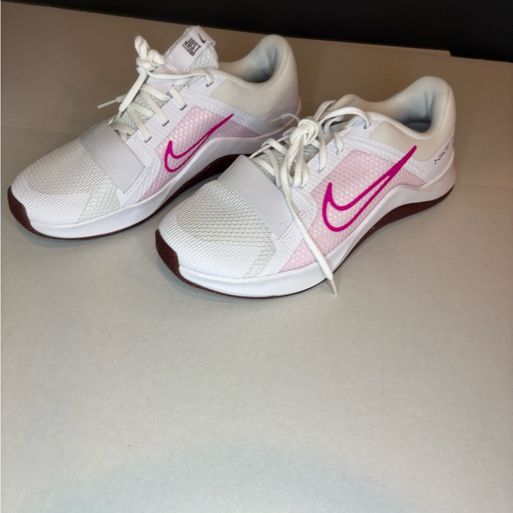 Brand new! Women's Nike MC Trainer 2